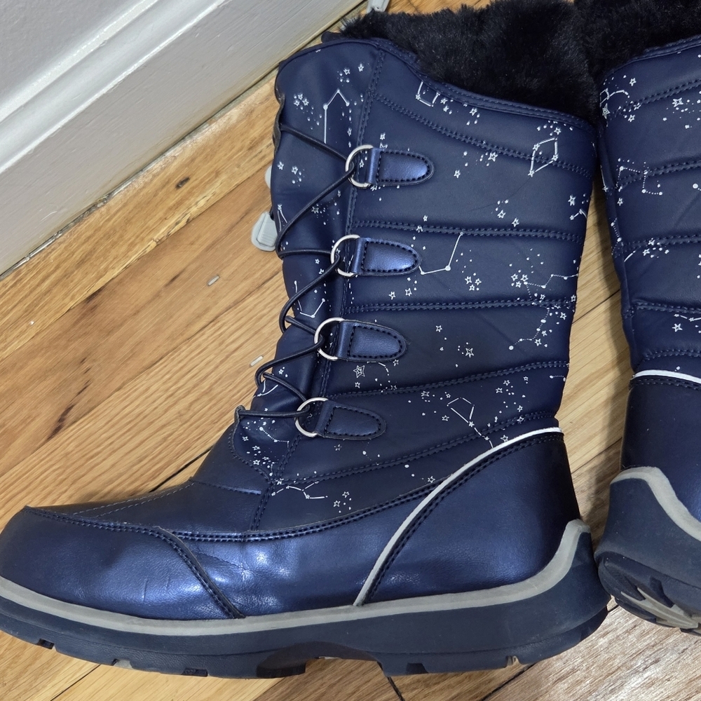 Lands' End Snowflake Insulated Snow Boot in Constellation Print - Picture 11 of 12